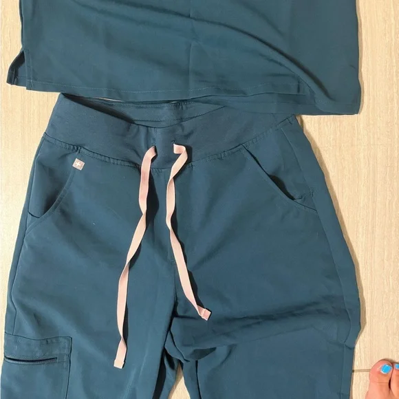 Figs Carribean blue Zamora jogger Pants and XS Catarina top NWT - Picture 2 of 4